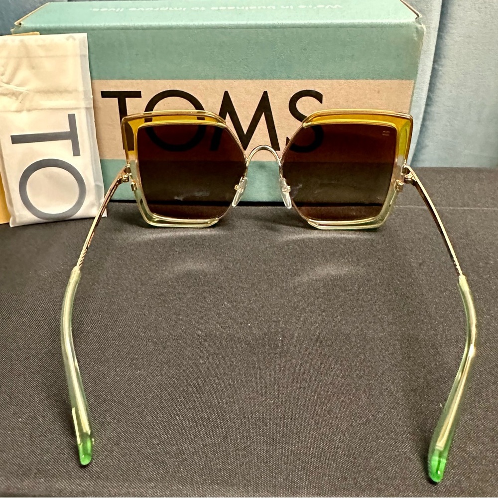 Brand New TOMS “Tulum” Bright Gold Laminate Gradient Brown Oversized Sunglasses - Picture 2 of 8